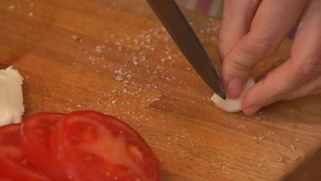 гренки с баклажанами и моцареллой