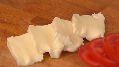 гренки с баклажанами и моцареллой