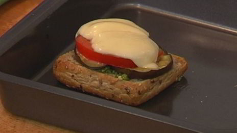 гренки с баклажанами и моцареллой