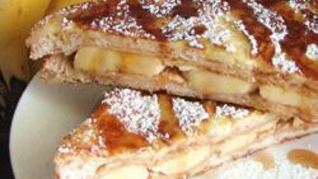 Гренки с бананом и арахисовой пастой