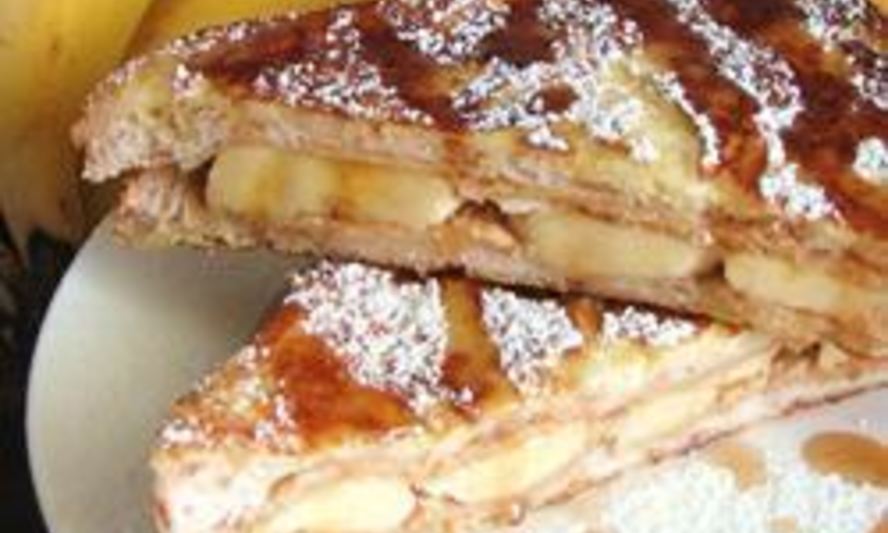 Рецепт гренки с бананом и арахисовой пастой