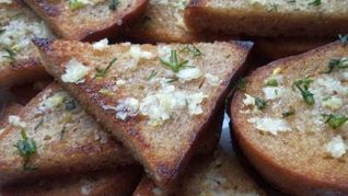 Гренки с чесноком на сковороде