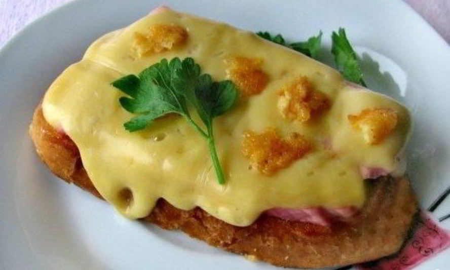 Рецепт гренки с колбасой и сыром