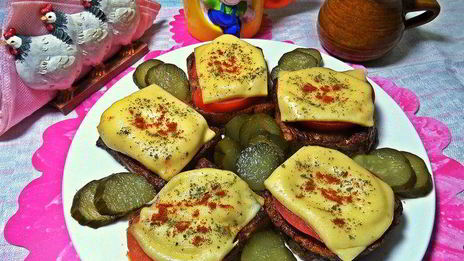 гренки с овощами под сыром