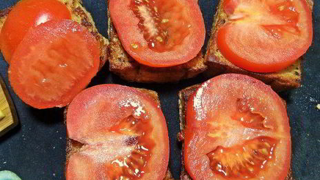 гренки с овощами под сыром