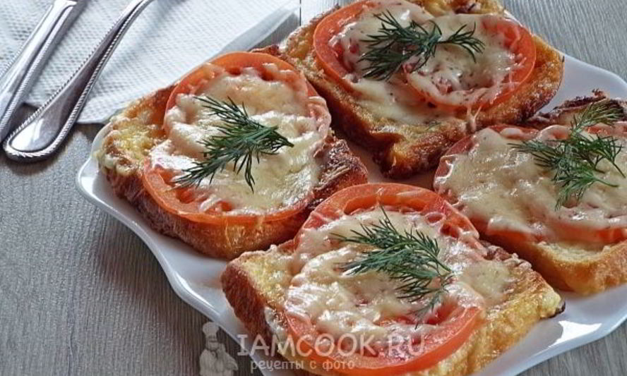 Рецепт гренки с помидорами и сыром