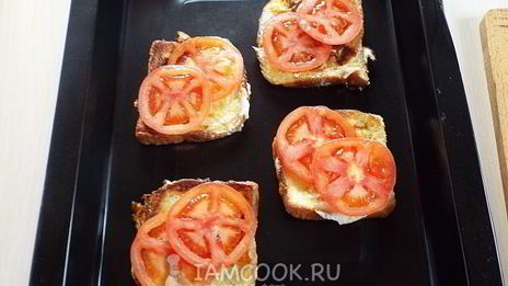 гренки с помидорами и сыром