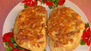 Гренки с сыром, яйцом и колбасой