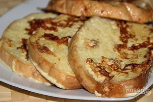 Гренки с сыром, яйцом и сметаной