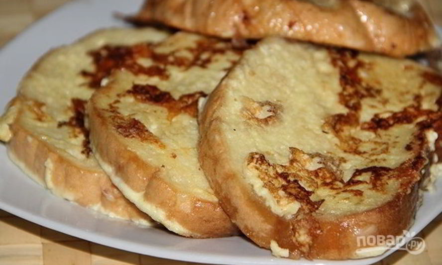 Рецепт гренки с сыром, яйцом и сметаной