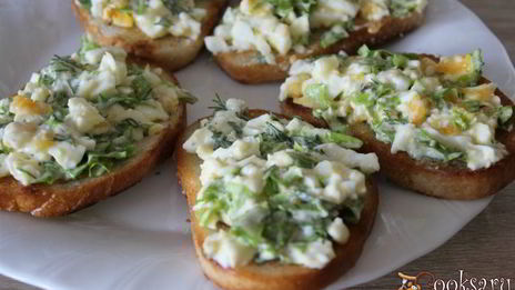 гренки с яичным салатом