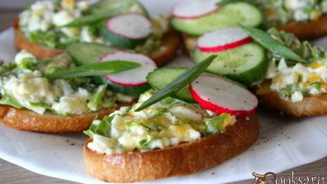 гренки с яичным салатом