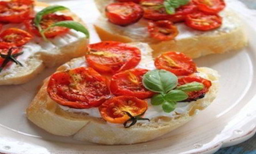 Рецепт гренки с запеченными помидорами и сыром