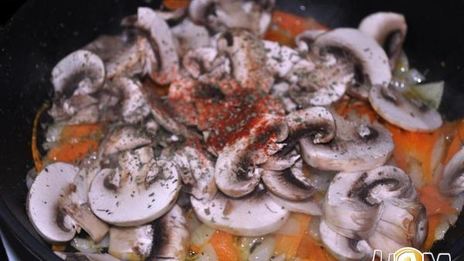 гренки со свининой и овощами