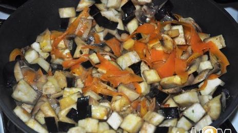 гренки со свининой и овощами