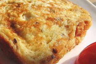 Гренки в омлете с сыром