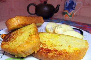 Сладкие гренки с яйцом и молоком