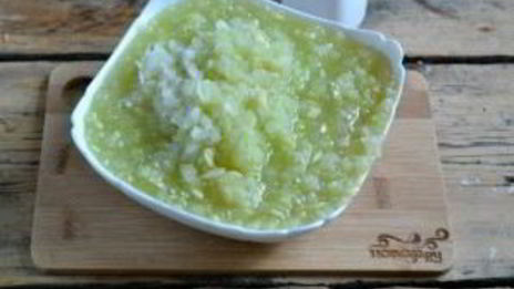 кабачковая икра с майонезом и мивиной