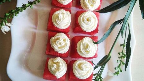 арбузное канапе