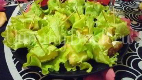 изящные канапе с грушей, ветчиной и сыром