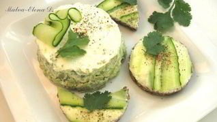 Канапе и башенка из авокадо со сливочным сыром