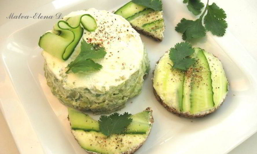 Рецепт канапе и башенка из авокадо со сливочным сыром