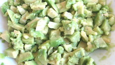 канапе и башенка из авокадо со сливочным сыром