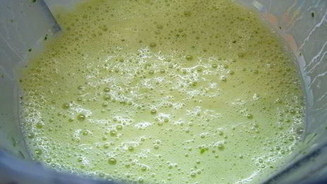 канапе из блинчиков с сосисками и помидорками черри