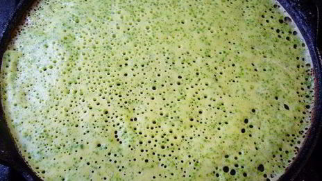 канапе из блинчиков с сосисками и помидорками черри