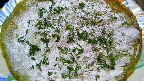 канапе из блинчиков с сосисками и помидорками черри