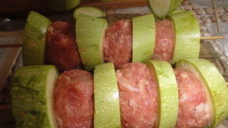 канапе из фарша и кабачков