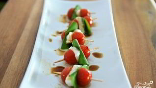 Канапе на шпажках