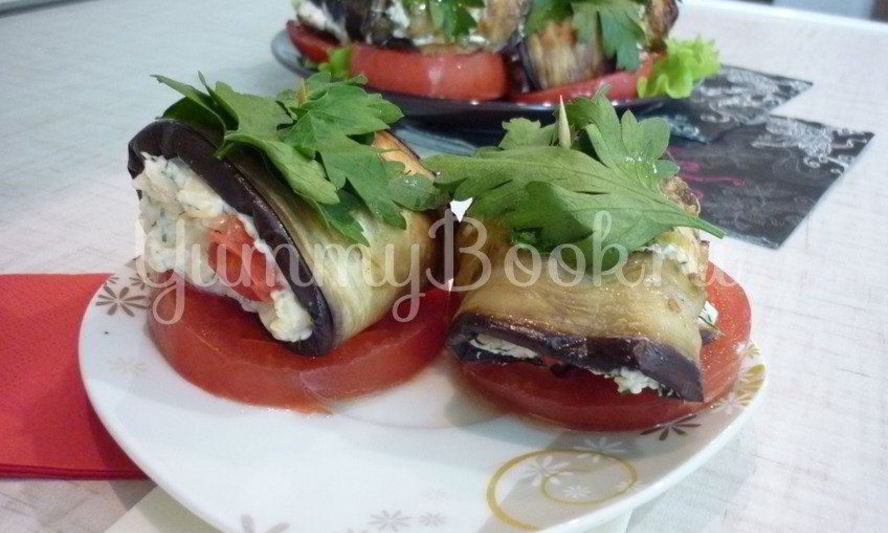 Рецепт канапе-рулетики из баклажанов с сыром и помидорами