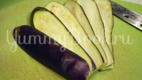 канапе-рулетики из баклажанов с сыром и помидорами