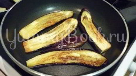 канапе-рулетики из баклажанов с сыром и помидорами