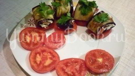 канапе-рулетики из баклажанов с сыром и помидорами