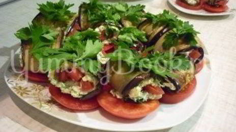 канапе-рулетики из баклажанов с сыром и помидорами