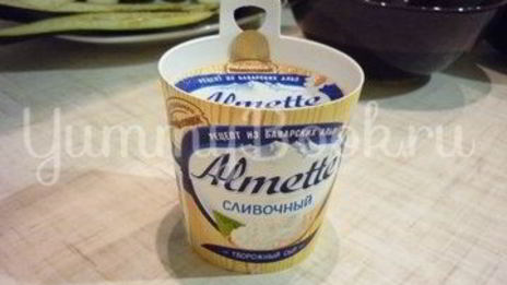 канапе-рулетики из баклажанов с сыром и помидорами