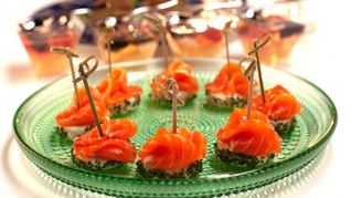 Канапе с форелью