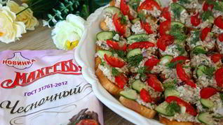 Канапе с консервированным тунцом и чесночным майонезом