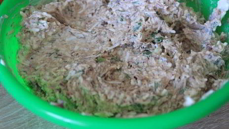 канапе с консервированным тунцом и чесночным майонезом