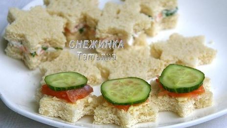 канапе с красной рыбой снежинки