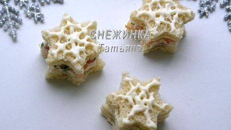 канапе с красной рыбой снежинки
