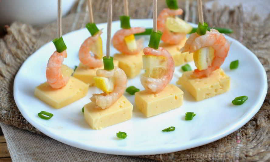 Рецепт канапе с креветками на шпажках