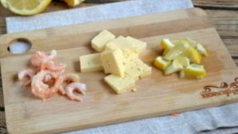 канапе с креветками на шпажках