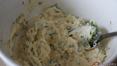 канапе с маринованной скумбрией и яичной намазкой