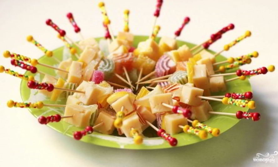 Рецепт канапе с мармеладом и сыром