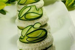 Канапе с огурцом