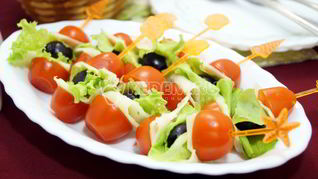 Канапе с помидорами черри