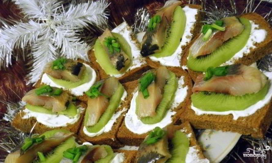 Рецепт канапе с селедкой и картошкой